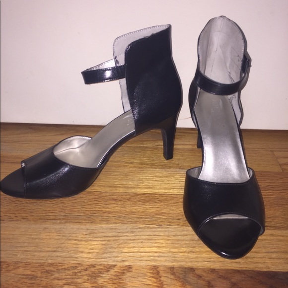 AEROSOLES Shoes - NWOT Aerosole pump